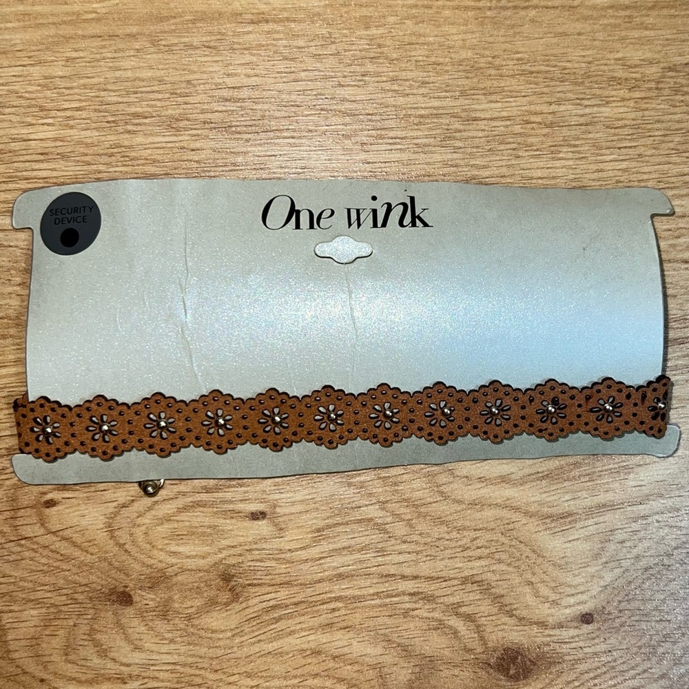 One Wink Brown choker necklace
